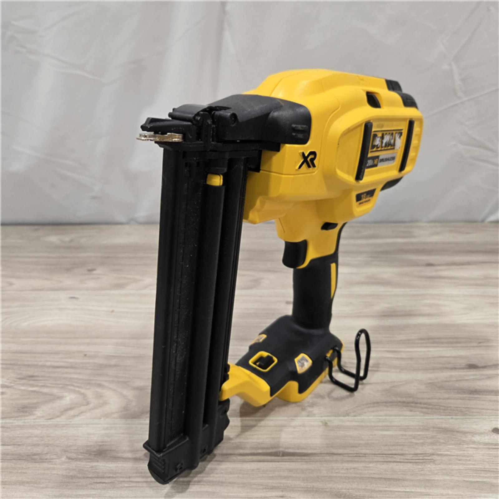 AS-IS DEWALT 20V MAX XR 18 Gauge Brad Nailer Kit