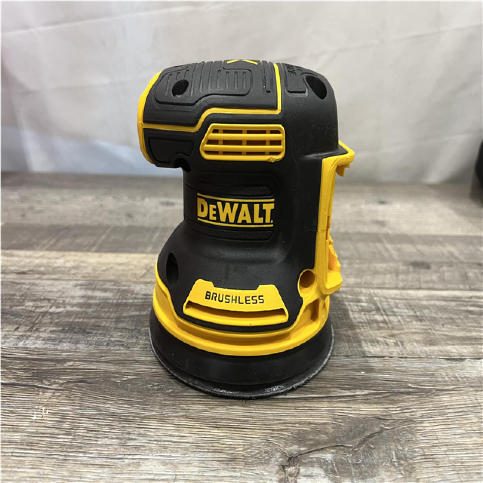 AS-IS DEWALT 20V MAX XR Cordless Brushless 5 in. Random Orbital Sander Kit