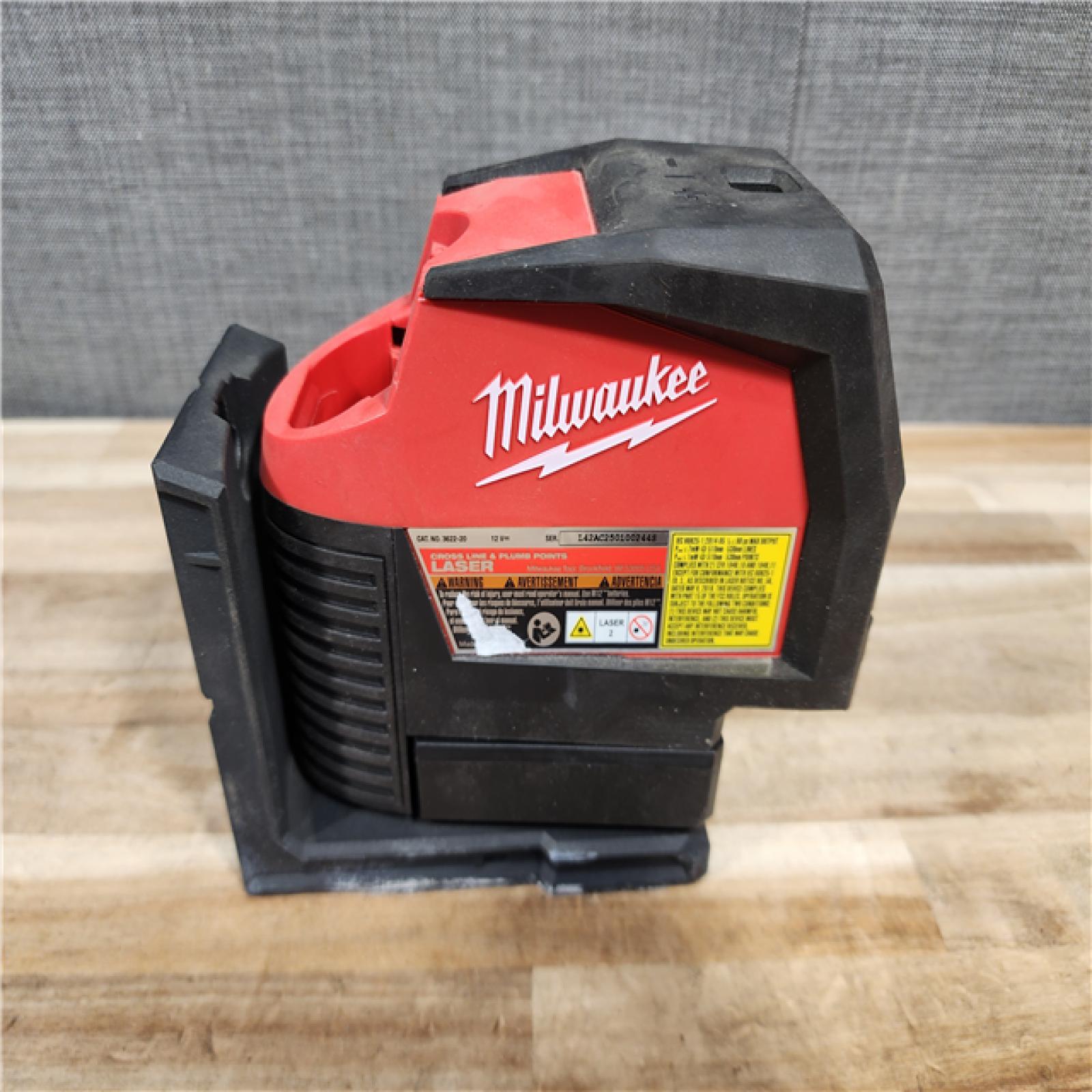 HOUSTON LOCATION - AS-IS Milwaukee 12-Volt Lithium-Ion Cordless Green 125 ft. Cross Line and Plumb Points Laser Level Kit