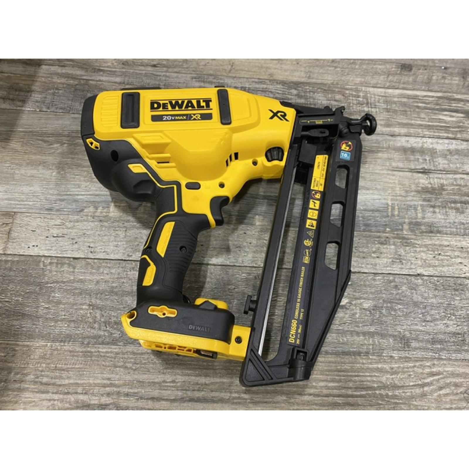 AS-IS DEWALT 20V MAX XR 16-Gauge Electric Cordless Angled Finishing Nailer Kit