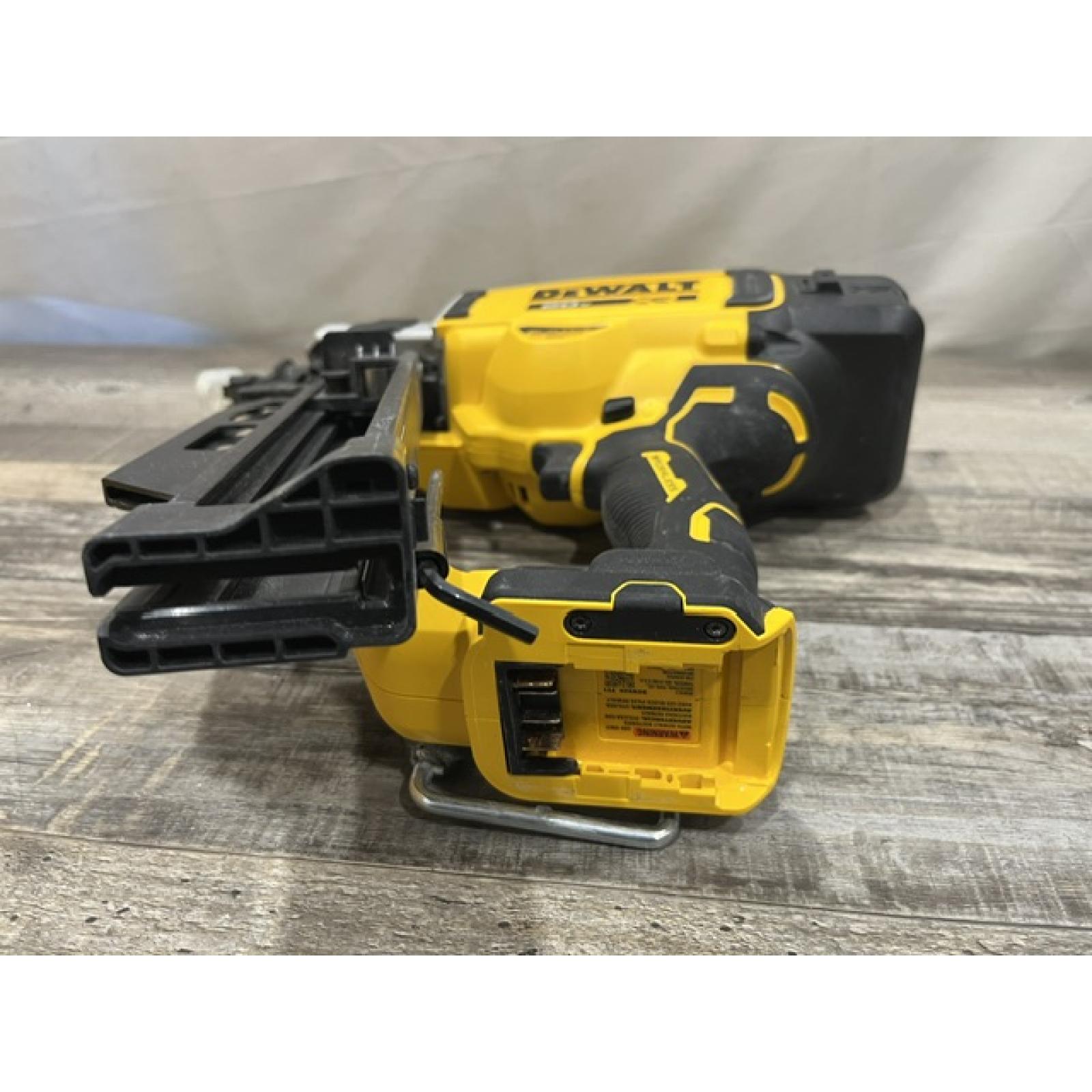 AS-IS DEWALT 20-Volt 21° Cordless Framing Nailer (Tool-Only)