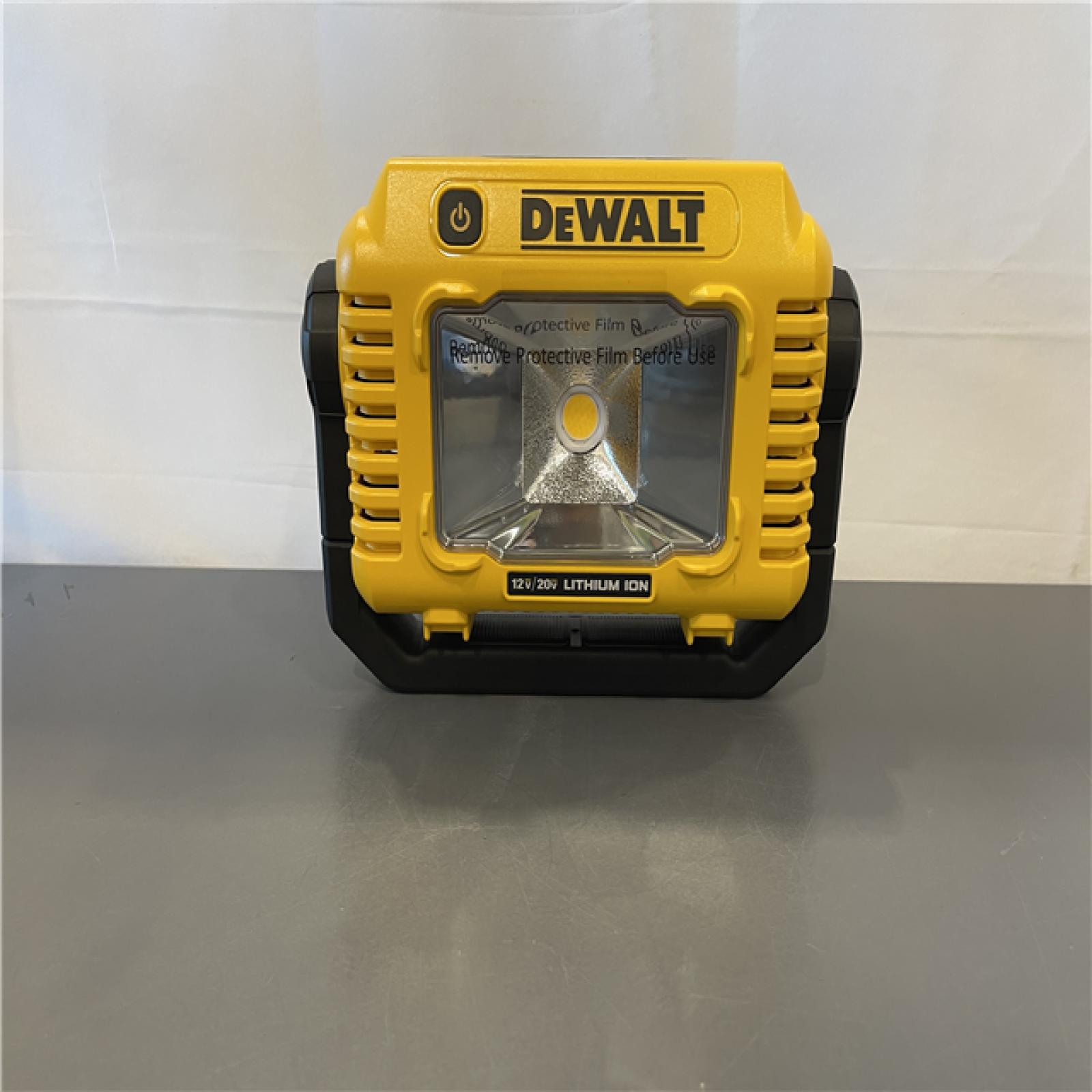 Like New! - DeWalt 20-Volt MAX Compact Task Light (Tool Only)