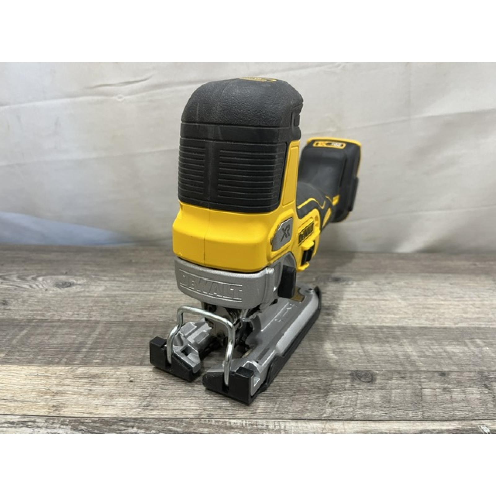 AS-IS DEWALT 20V MAX XR Cordless Barrel Grip Jigsaw (Tool Only)