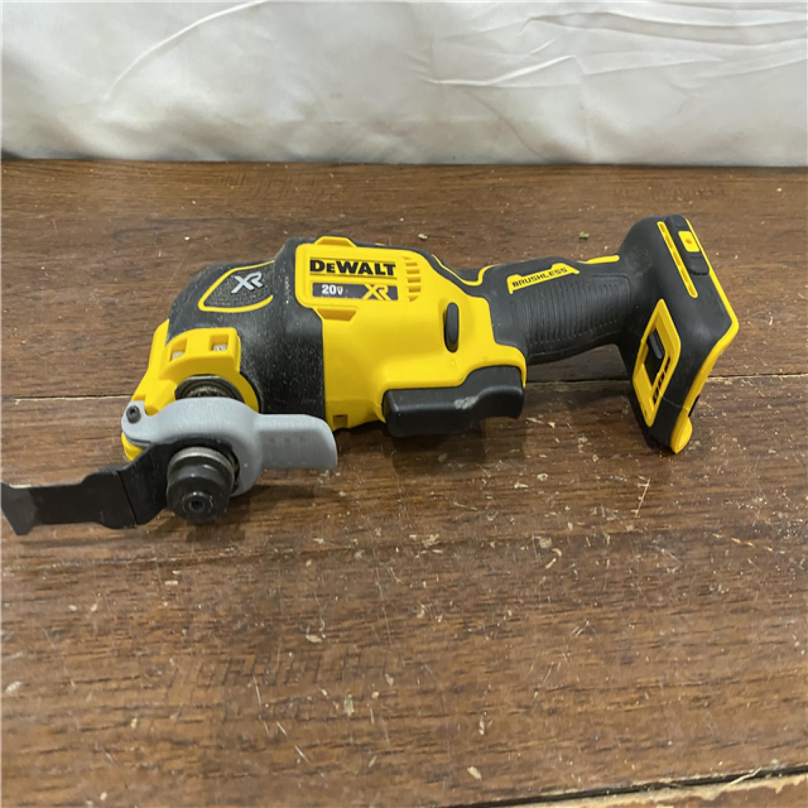 AS-IS Dewalt 20-Volt MAX Cordless Brushless Oscillating Tool (Tool Only)