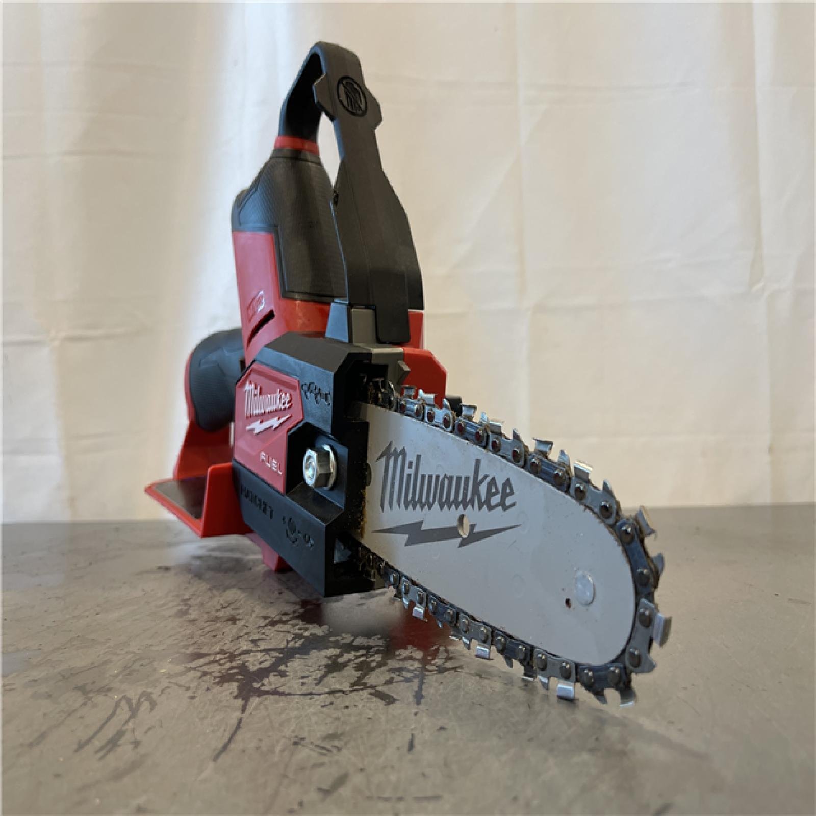 AS-IS - Milwaukee M12 FUEL 6 in. 12V Lithium-Ion Brushless Cordless Pruning Saw HATCHET
