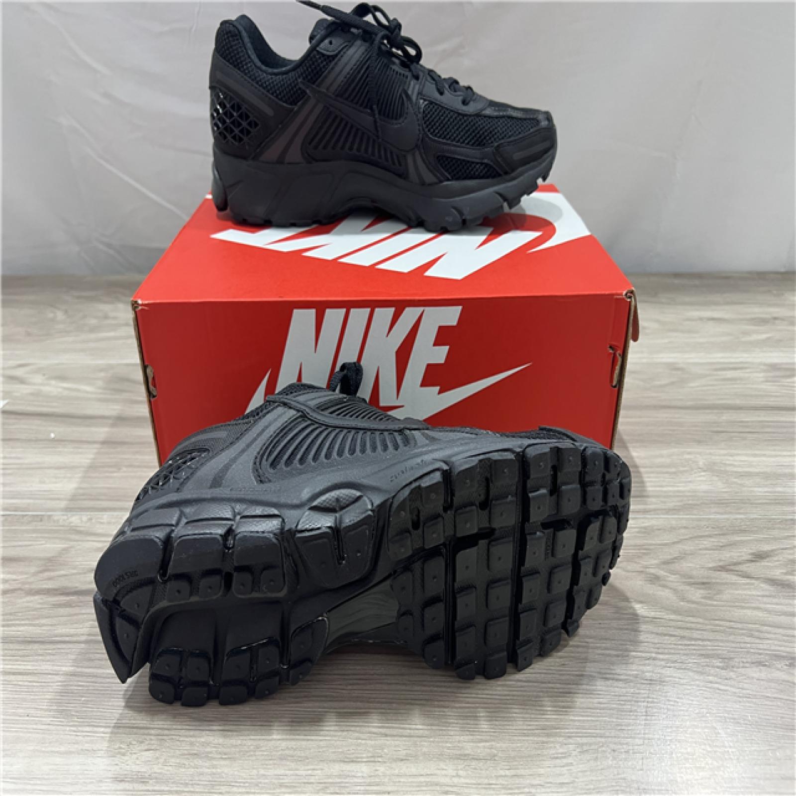 Nike Zoom Vomero 5 - Black - SZ 10.5
