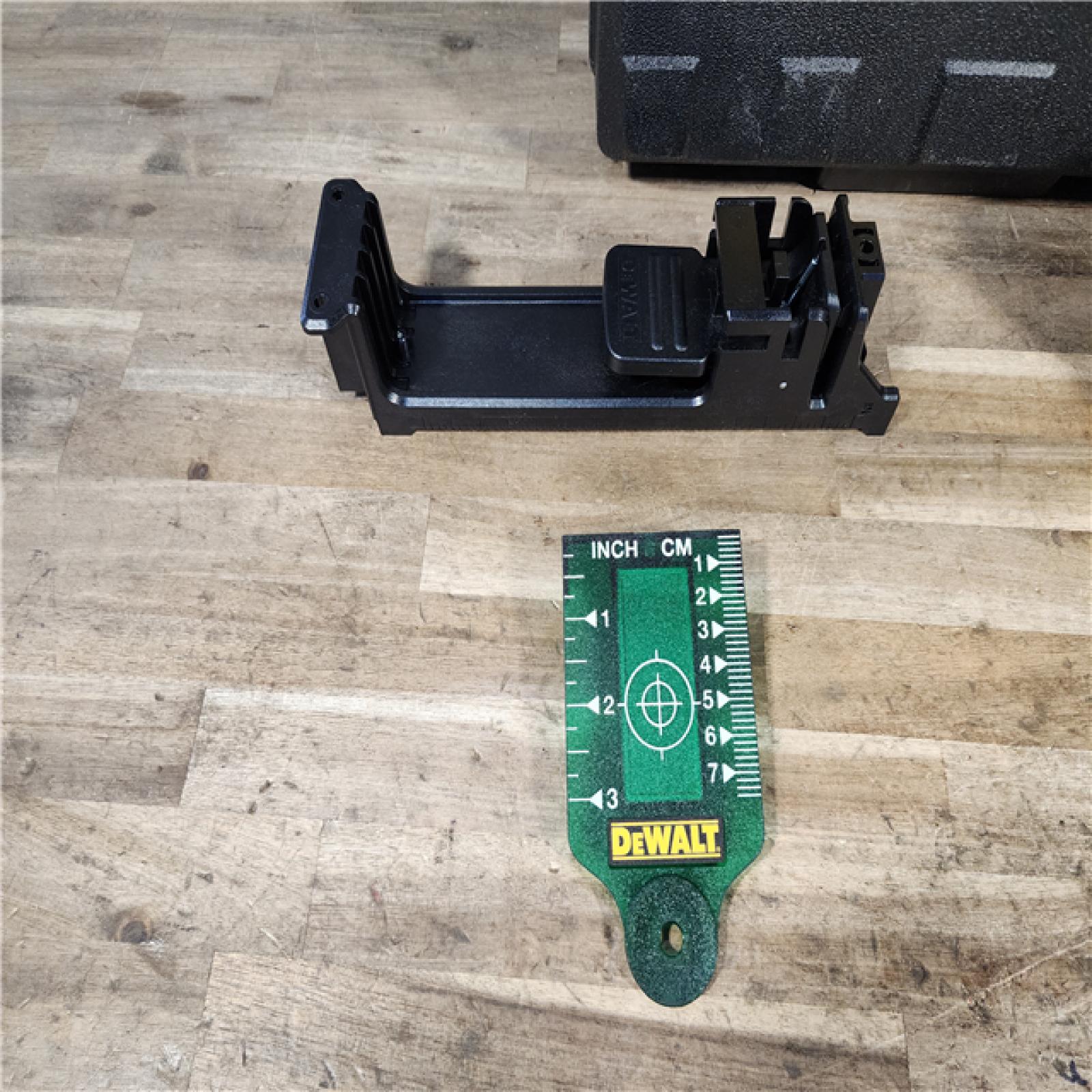 HOUSTON LOCATION - AS-IS DEWALT 20V MAX Laser Level Kit  Cross Line Laser  3x360  Green (TOOL ONLY)