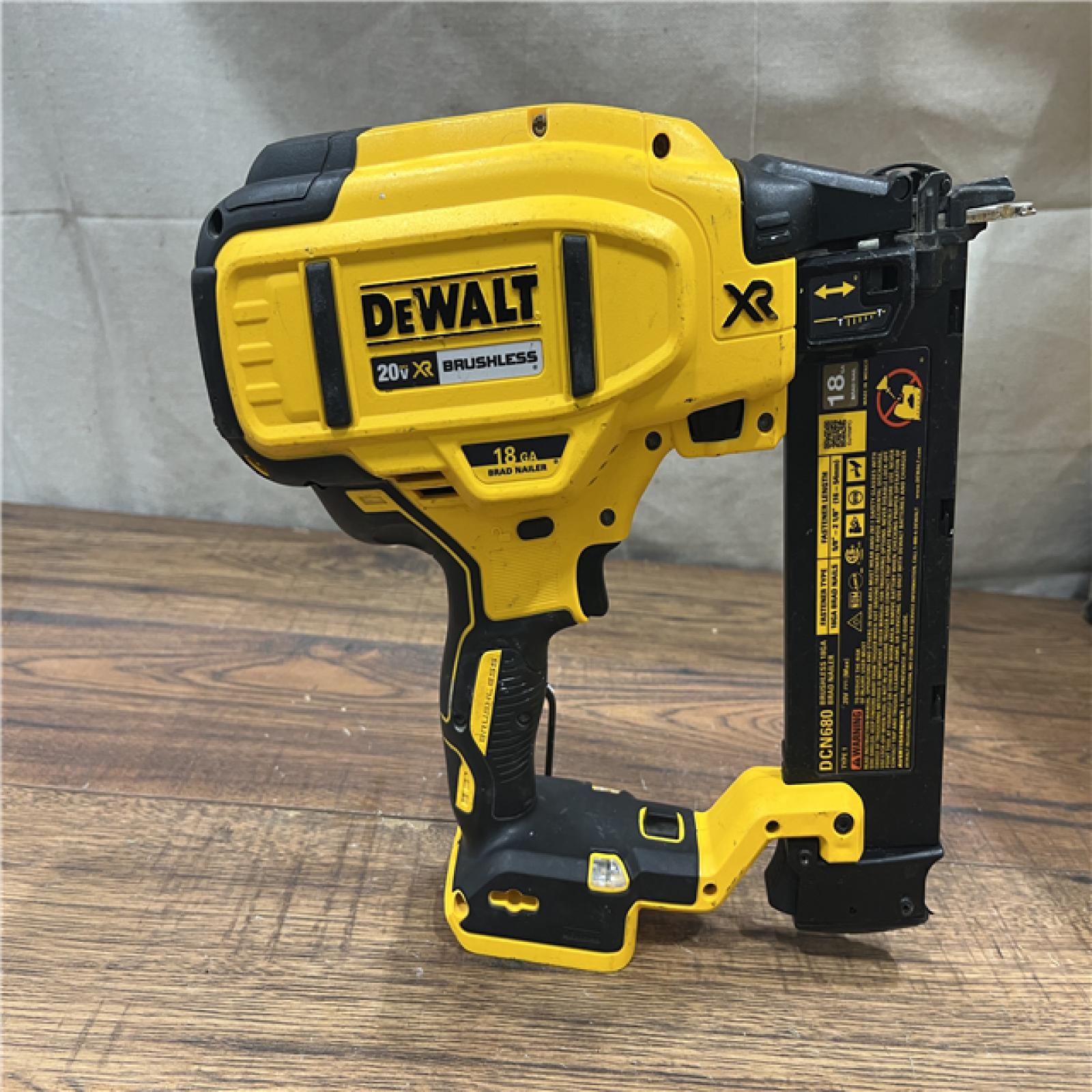 AS-IS DEWALT 20V MAX XR 18 Gauge Brad Nailer Kit