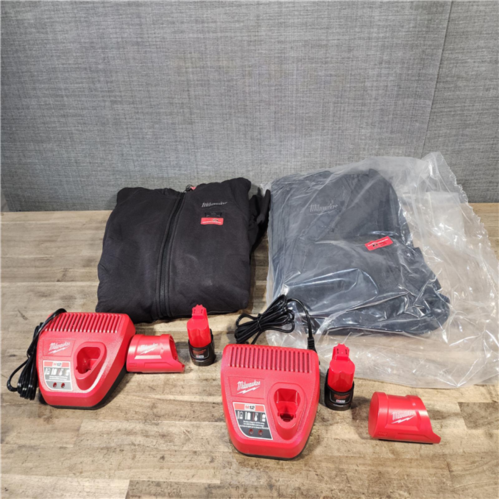 HOUSTON LOCATION - AS-IS MILWAUKEE 2 HEATED CLOTHING COMBO KIT