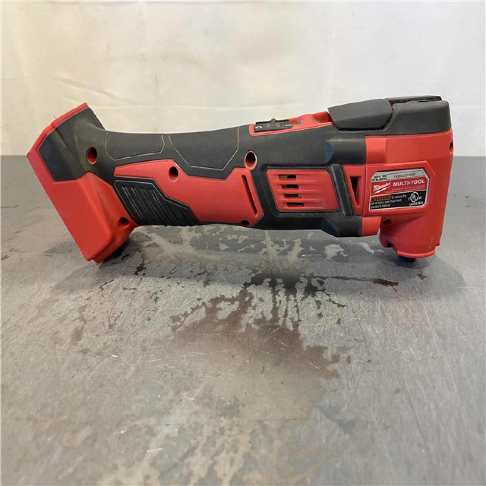 AS-IS - Milwaukee M18 18V Lithium-Ion Cordless Oscillating Multi-Tool