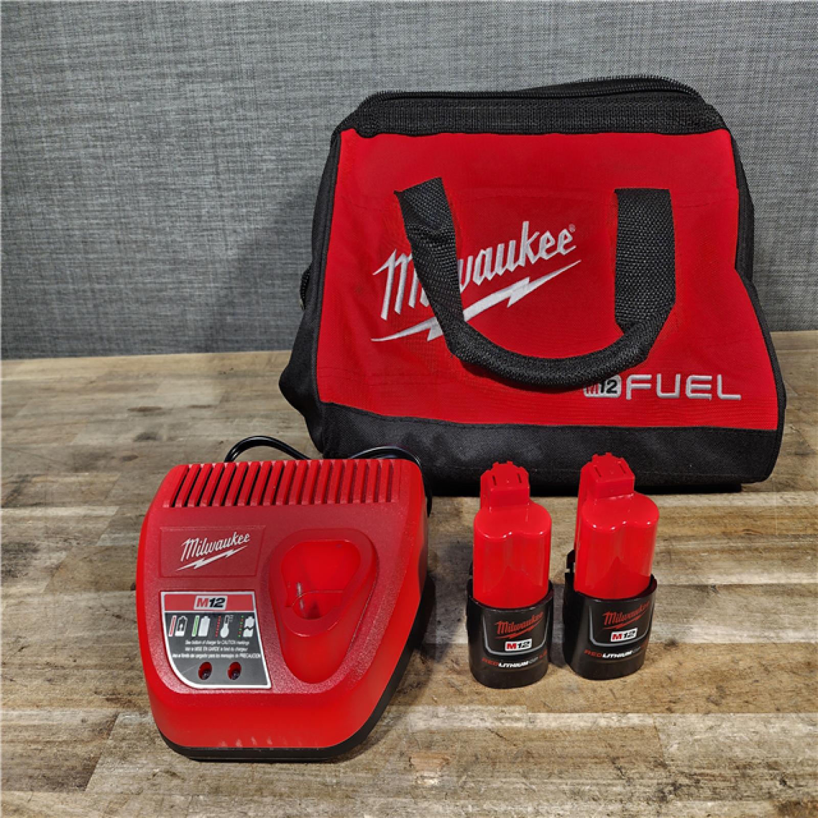 HOUSTON LOCATION - AS-IS MILWAUKEE 2 TOOL COMBO KIT W/ (2) BATTERY & CHARGER