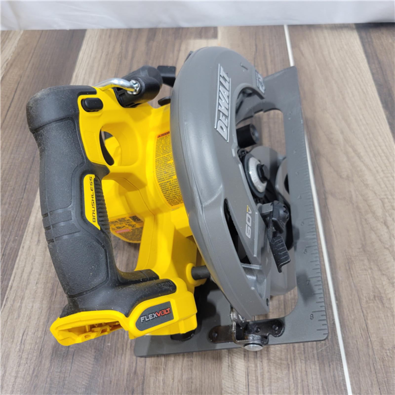AS-IS DeWALT Flexvolt Max 7-1/4  60V Brushless Circular Saw DCS578B (Bare Tool)