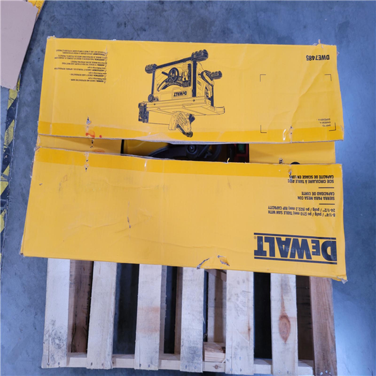 CALIFORNIA AS-IS DEWALT 8-1/4 /PULG/PO (210mm) TABLE SAW WITH 24-1/2 /PULG/PO (622.3mm) RIP CAPACITY