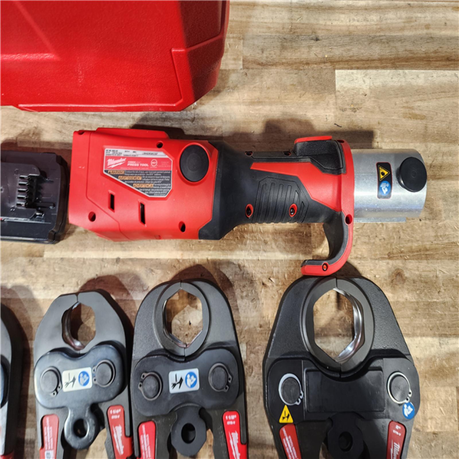 HOUSTON LOCATION - AS - IS Milwaukee M18 Force Logic ONE KEY Press Tool 1/2-2 Kit