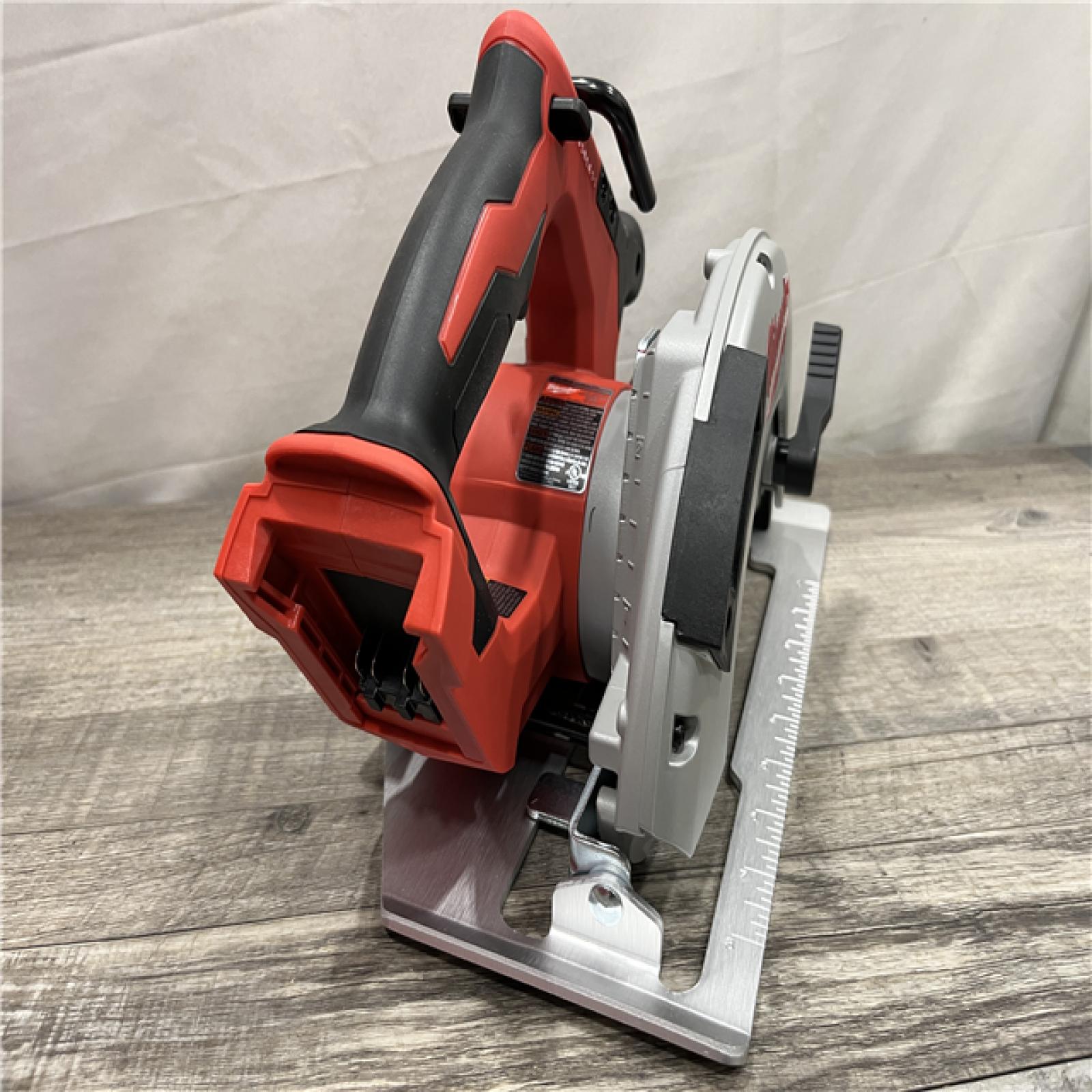 AS-IS Milwaukee 18V Lithium-Ion Brushless Cordless 7-1/4 in. Circular Saw (Tool-Only)
