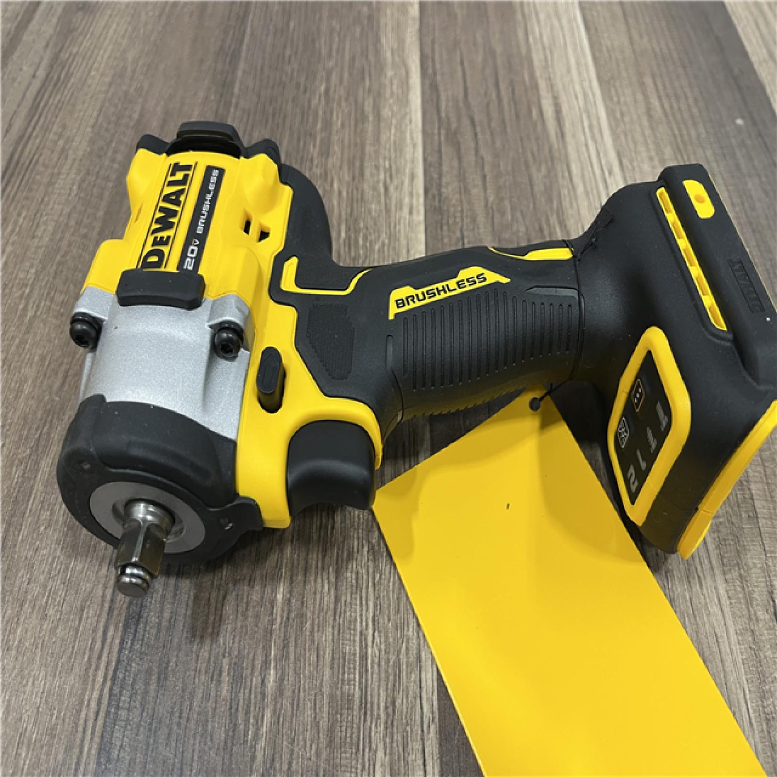 GOOD DEWALT 20V Atomic 3/8 Impact Wrench