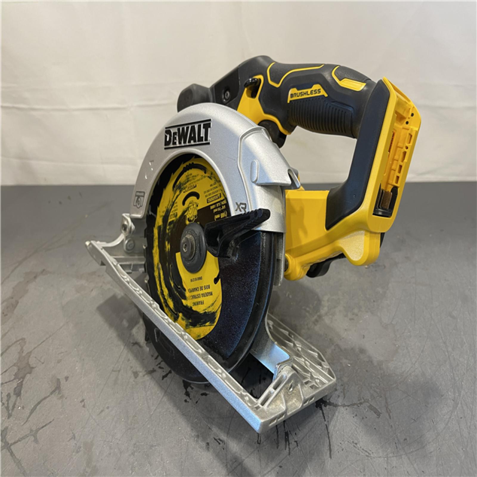 AS-IS - DeWALT 20V MAX Cordless Brushless 6-1/2 in. Sidewinder Style Circular Saw