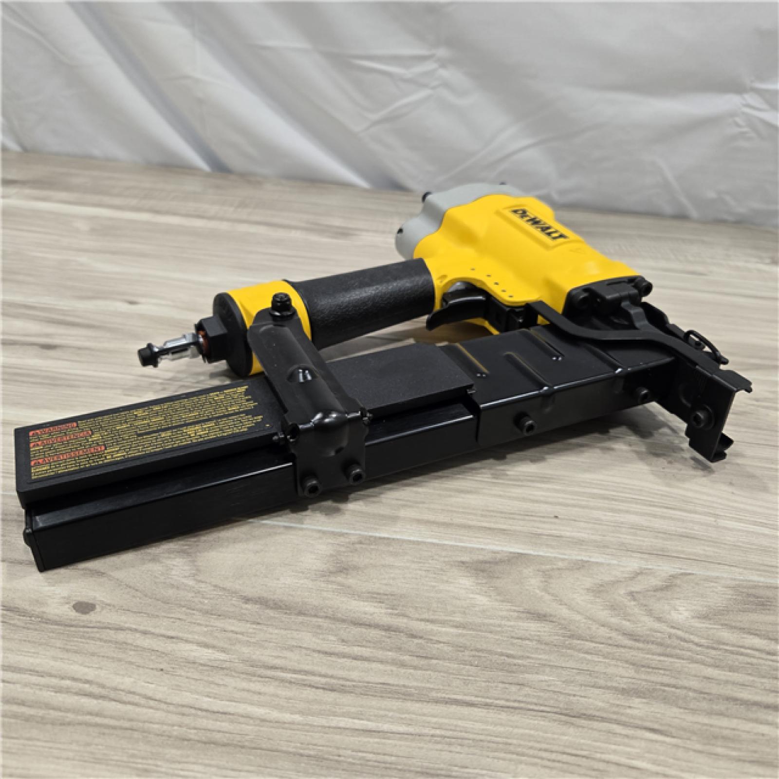 LIKE NEW! - DeWalt 16 Gauge 1 Crown 2 Lathing Stapler