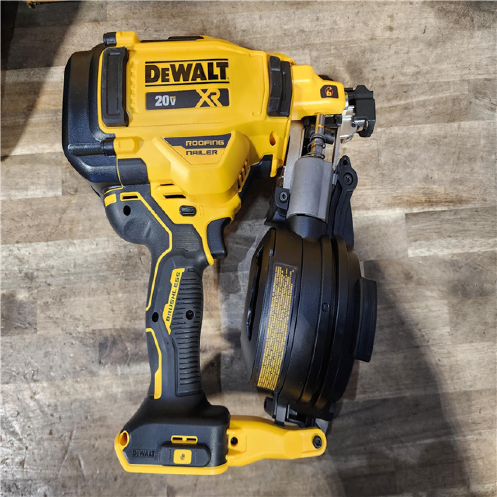 HOUSTON LOCATION - AS-IS DEWALT Roofing Nailer Cordless Kit