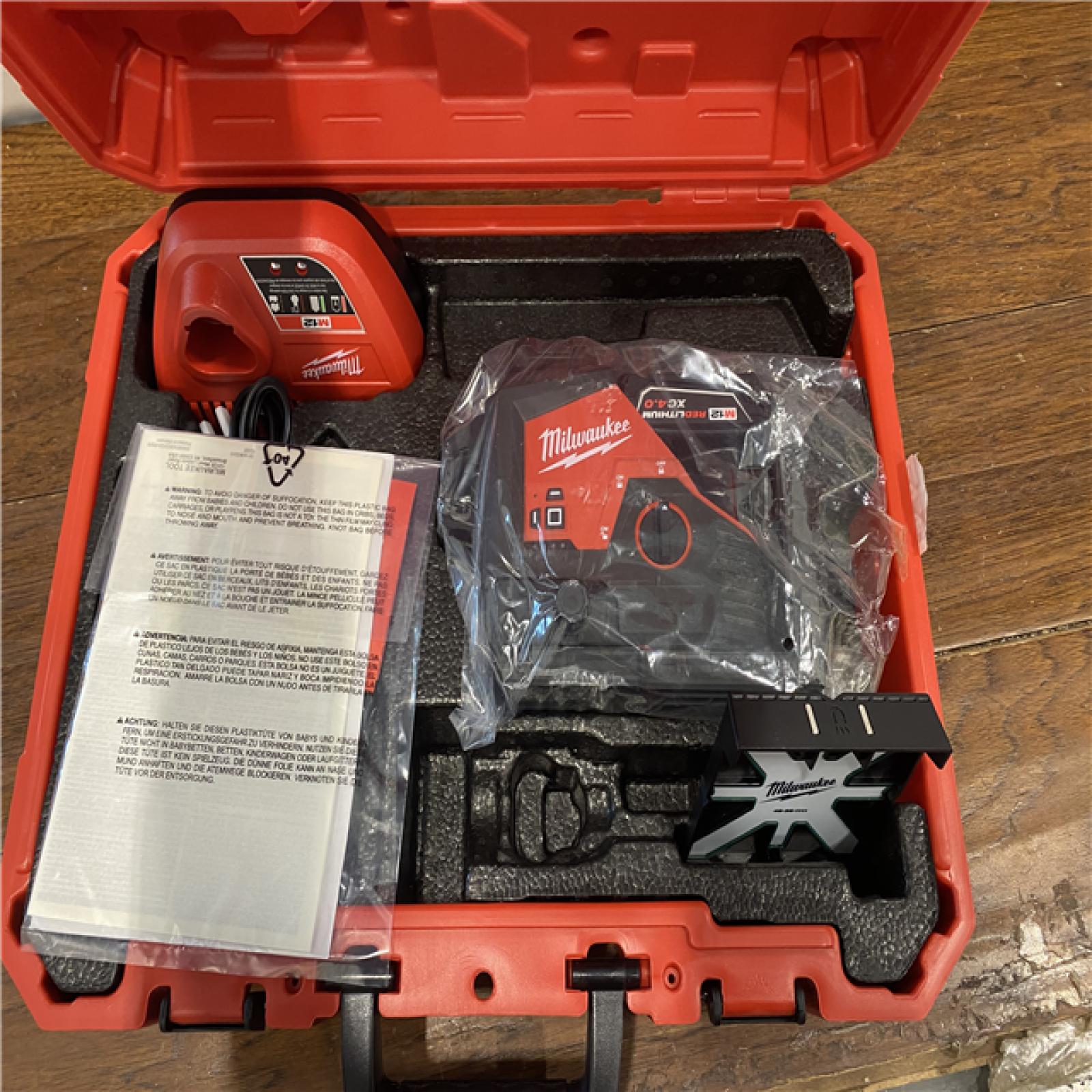AS-IS Milwaukee-3632-21 M12 Green Beam Laser 360Â° 3-Plane Kit