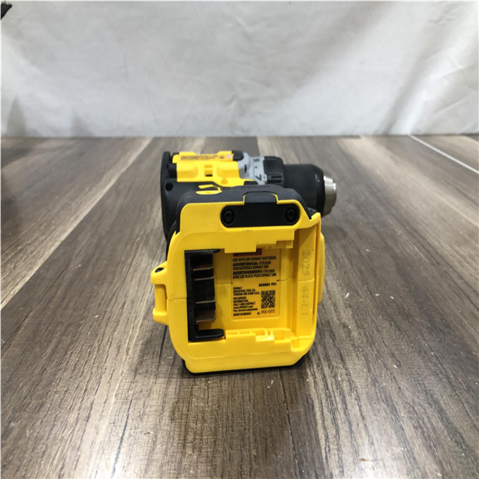AS-IS DEWALT 20V XR Lithium-Ion Cordless Brushless 1/2 in. Drill/Driver Kit
