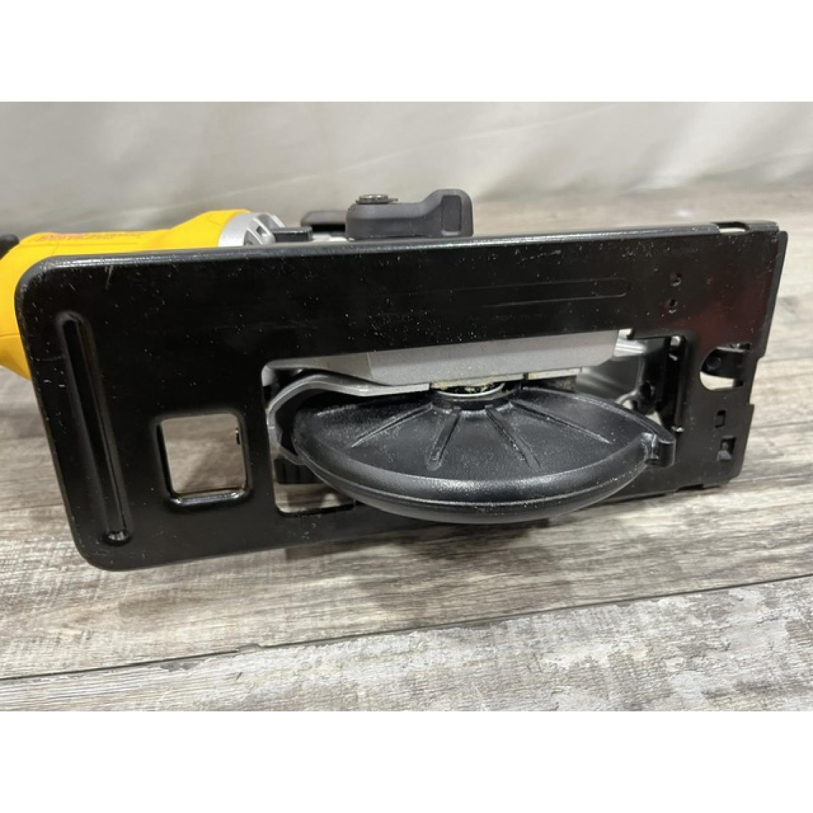 AS-IS DEWALT ATOMIC 20V MAX Cordless Brushless 4-1/2 in. Circular Saw (Tool Only)