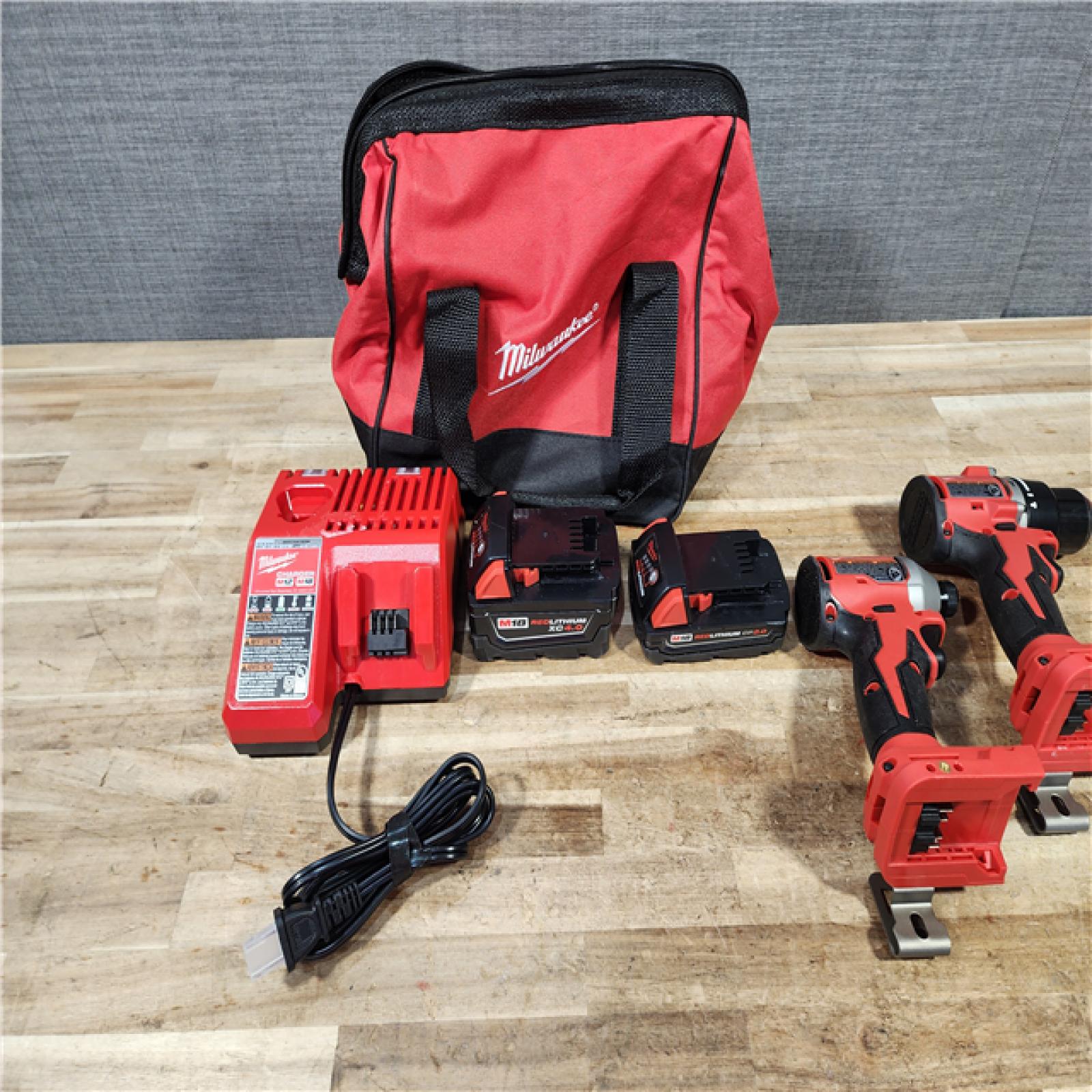 HOUSTON LOCATION - AS - IS Milwaukee 2 Tool Combo Kit W/ (2) Battery & Charger