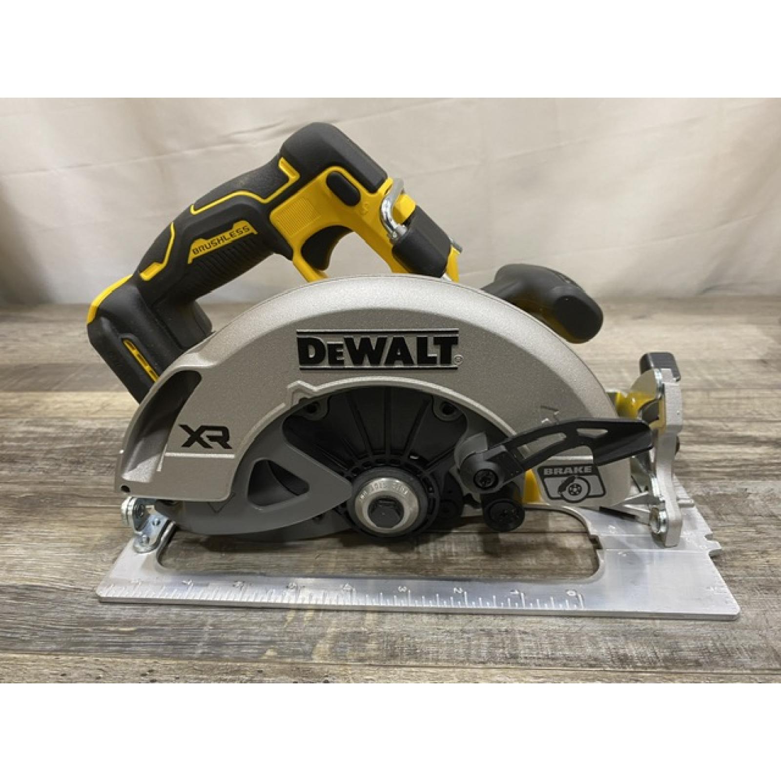 AS-IS DEWALT 20V MAX Lithium-Ion 7-1/4 in. Cordless Circular Saw Kit