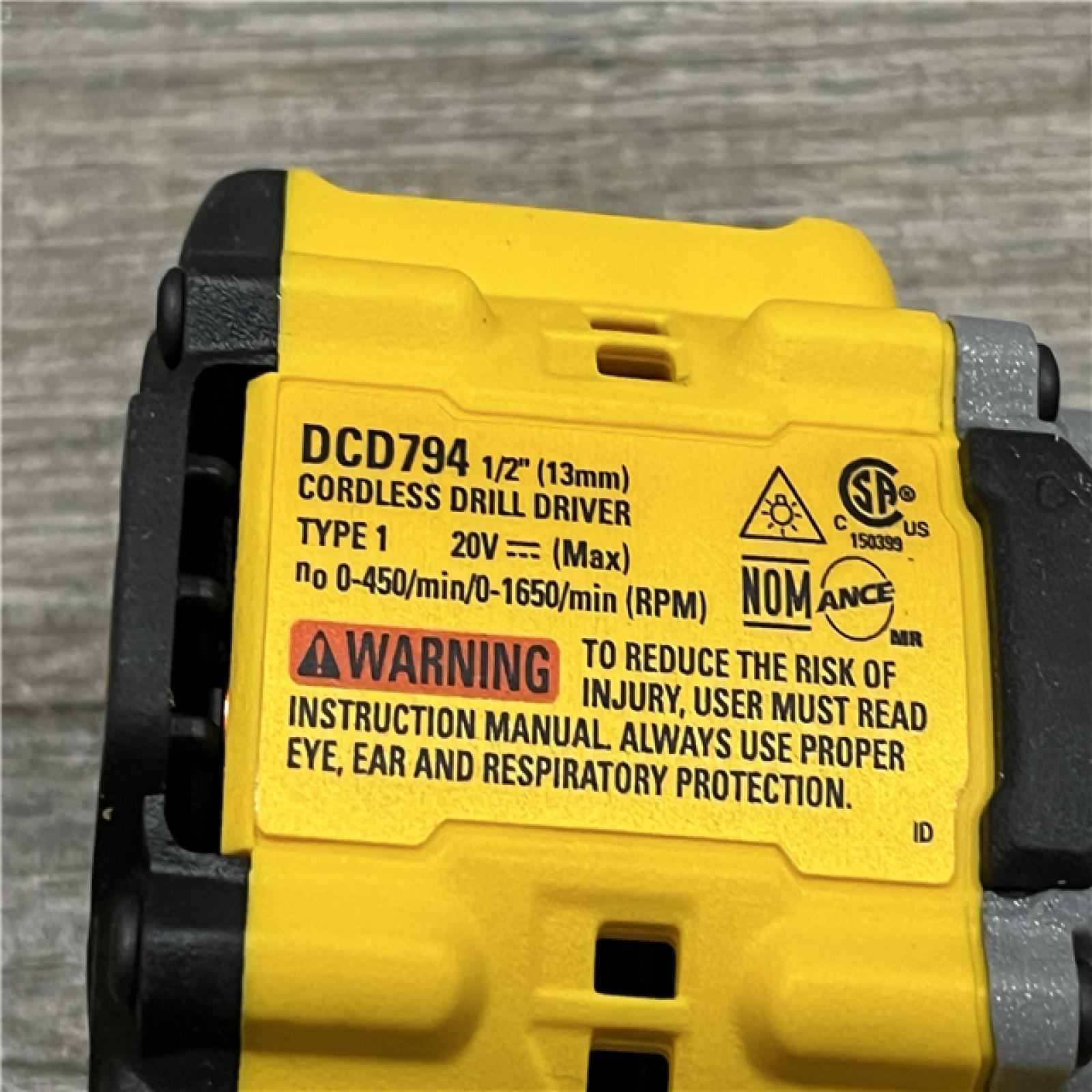 AS-IS DEWALT ATOMIC 20-Volt MAX Lithium-Ion Cordless Combo Kit