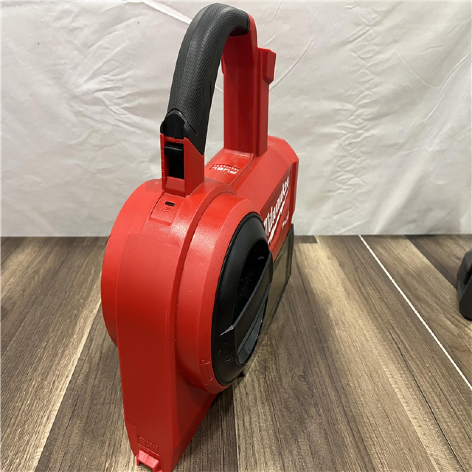 GOOD Milwaukee M18 FUEL 0940-20 0.25 Gal Cordless Compact Hand Vacuum Tool Only 18 V