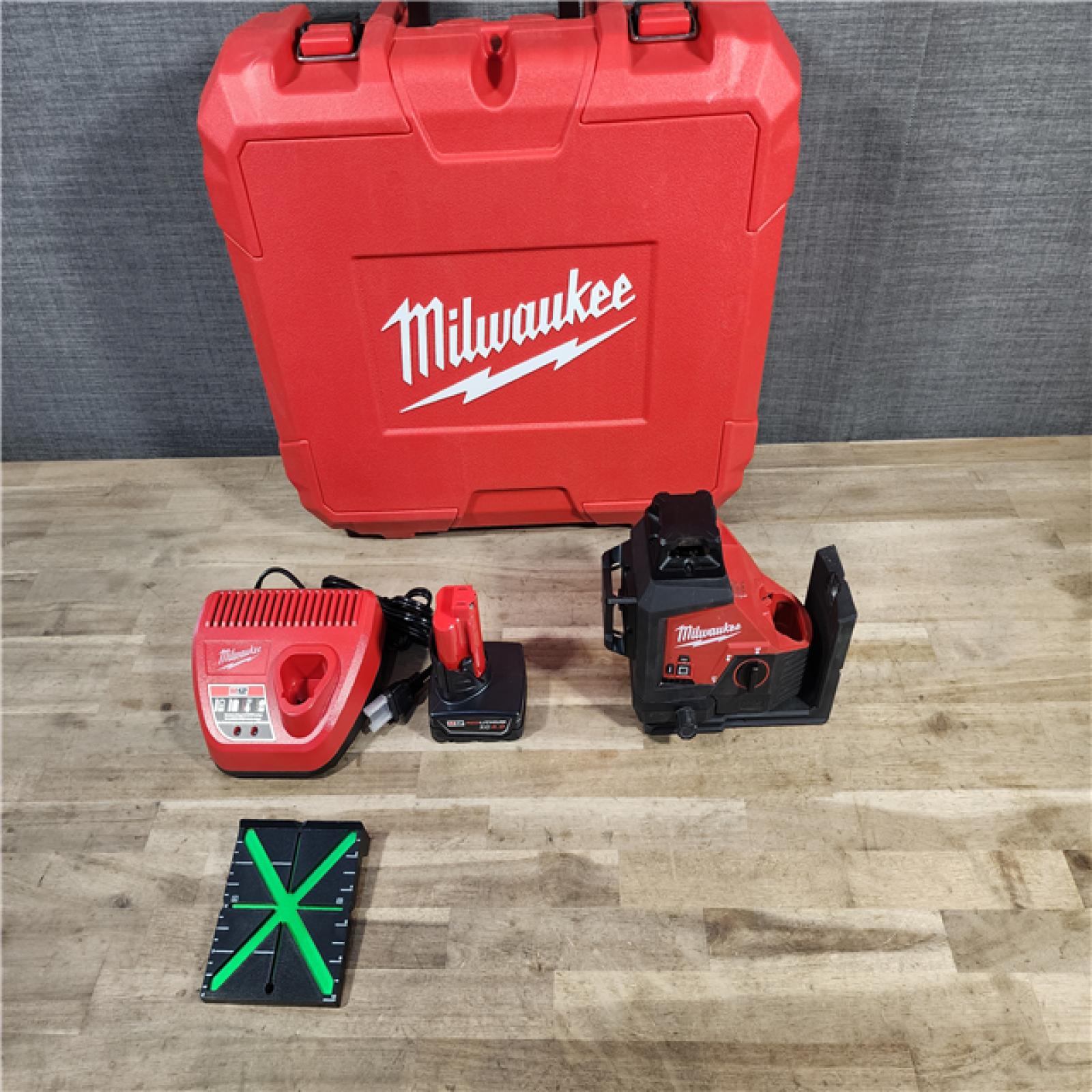 HOUSTON LOCATION - AS-IS Milwaukee-3632-21 M12 Green Beam Laser 360° 3-Plane Kit