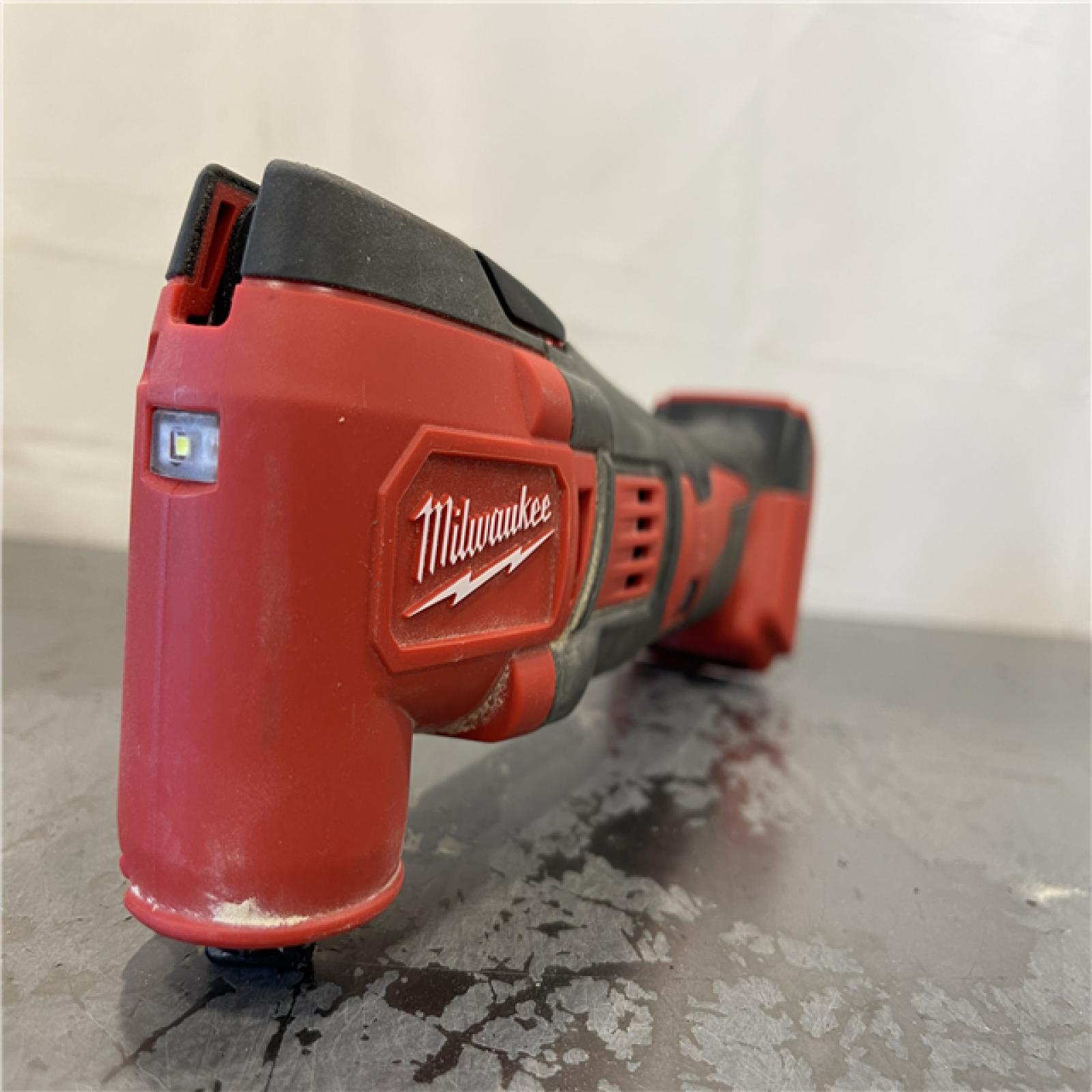 AS-IS - Milwaukee M18 18V Lithium-Ion Cordless Oscillating Multi-Tool