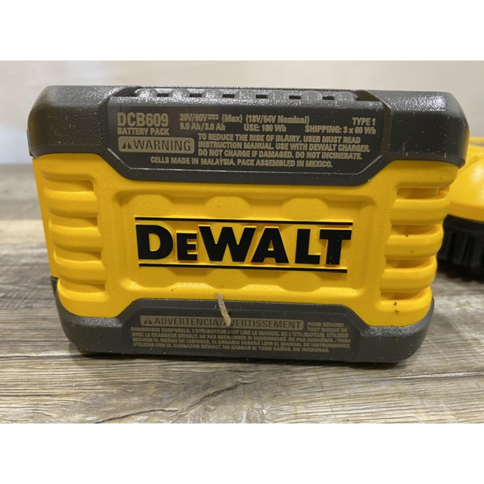 AS-IS DEWALT 20V/60V MAX FLEXVOLT Lithium-Ion 9.0Ah Battery and Charger Starter Kit
