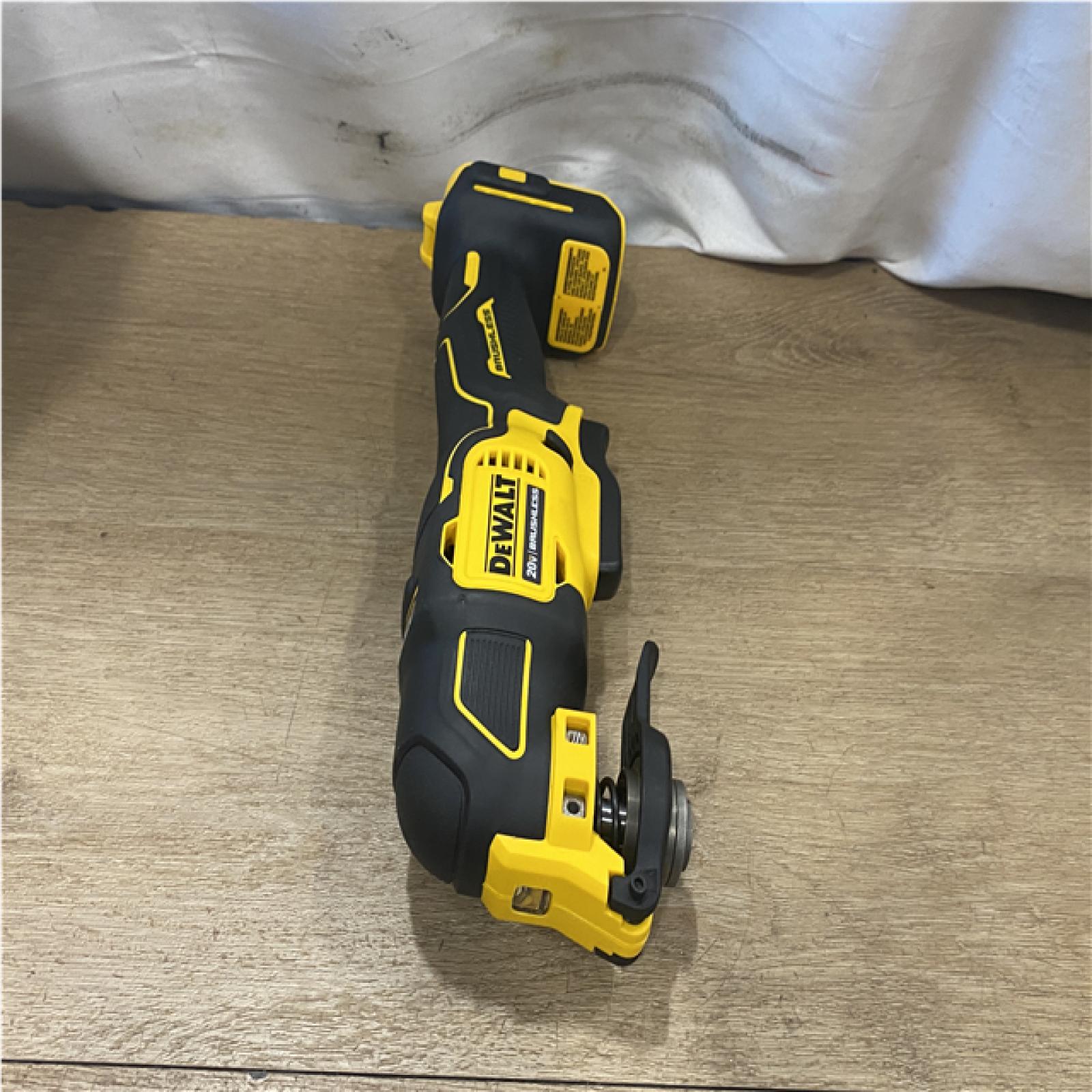 AS-IS DEWALT ATOMIC 20V MAX Cordless Brushless Oscillating Multi Tool Kit