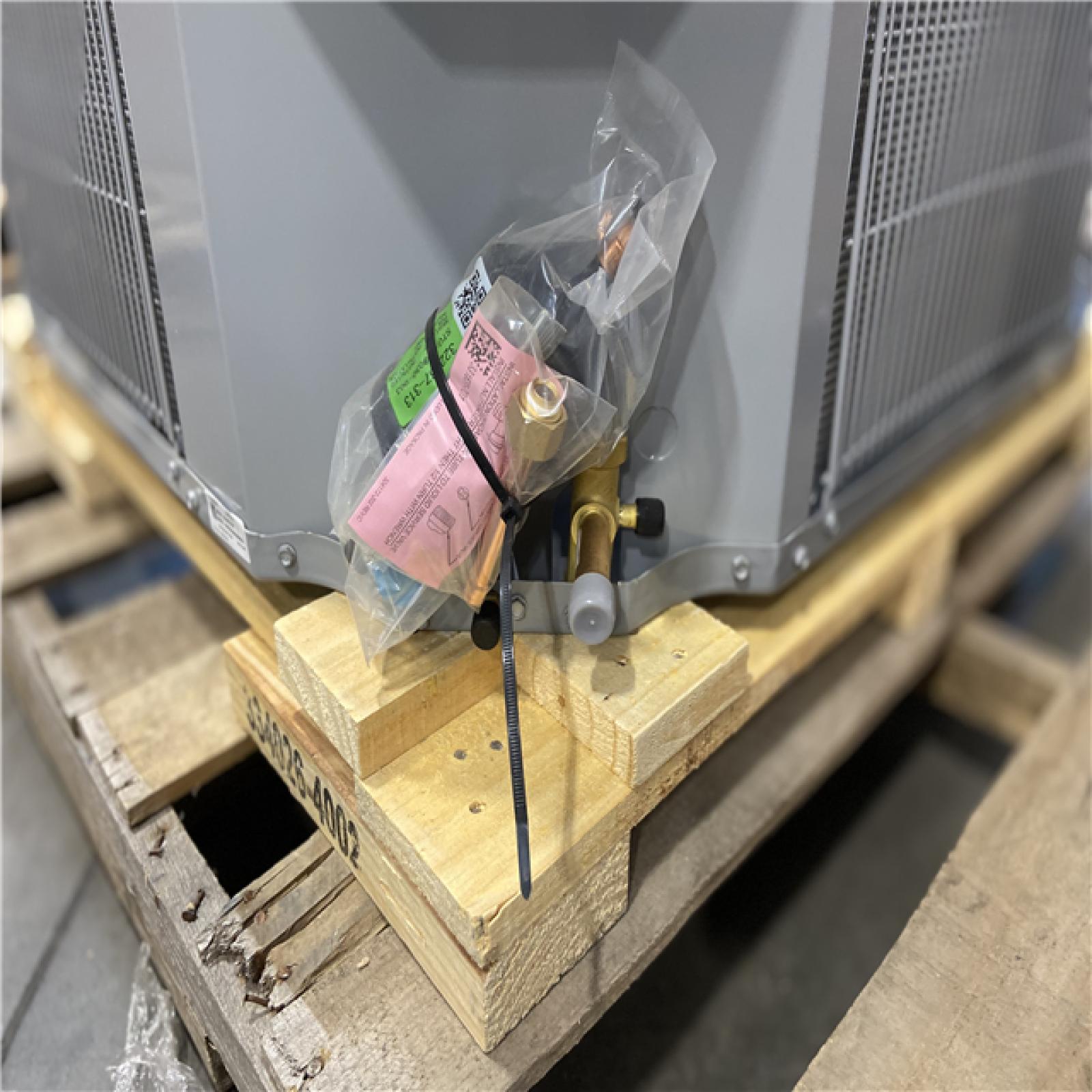 DALLAS LOCATION - Smartcomfort® by Carrier 2 Ton 14.3 Seer2 Heat Pump