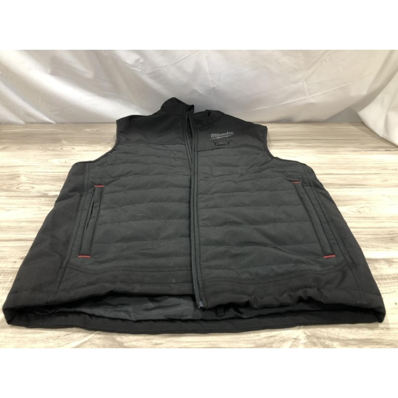 AS-IS Milwaukee Men's Medium M12 12V Lithium-Ion Cordless AXIS Black Heated Vest (Vest Only)