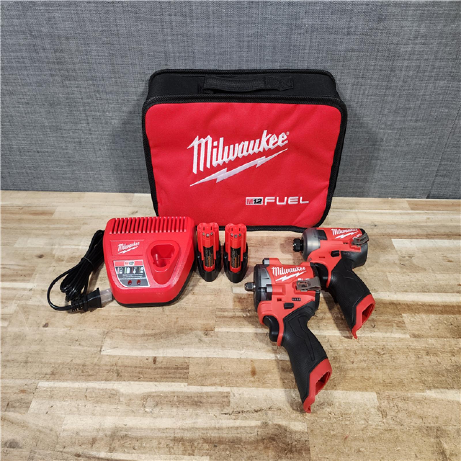 HOUSTON LOCATION - AS - IS Milwaukee 2 Tool Combo Kit W/ (2) Battery & Charger