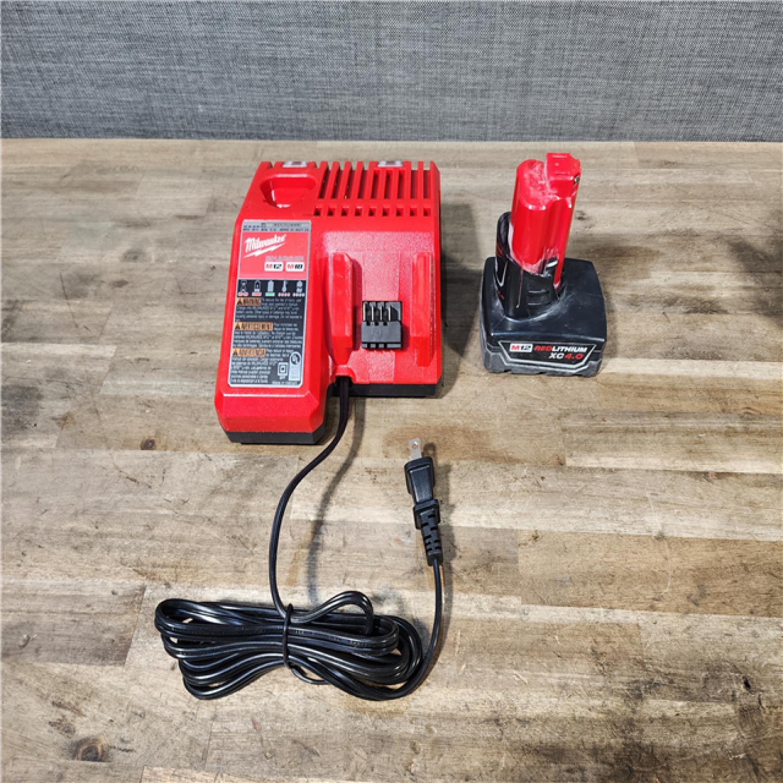 HOUSTON LOCATION - AS-IS Milwaukee Green 125 Ft. Cross Line and Plumb Points Laser Level Kit