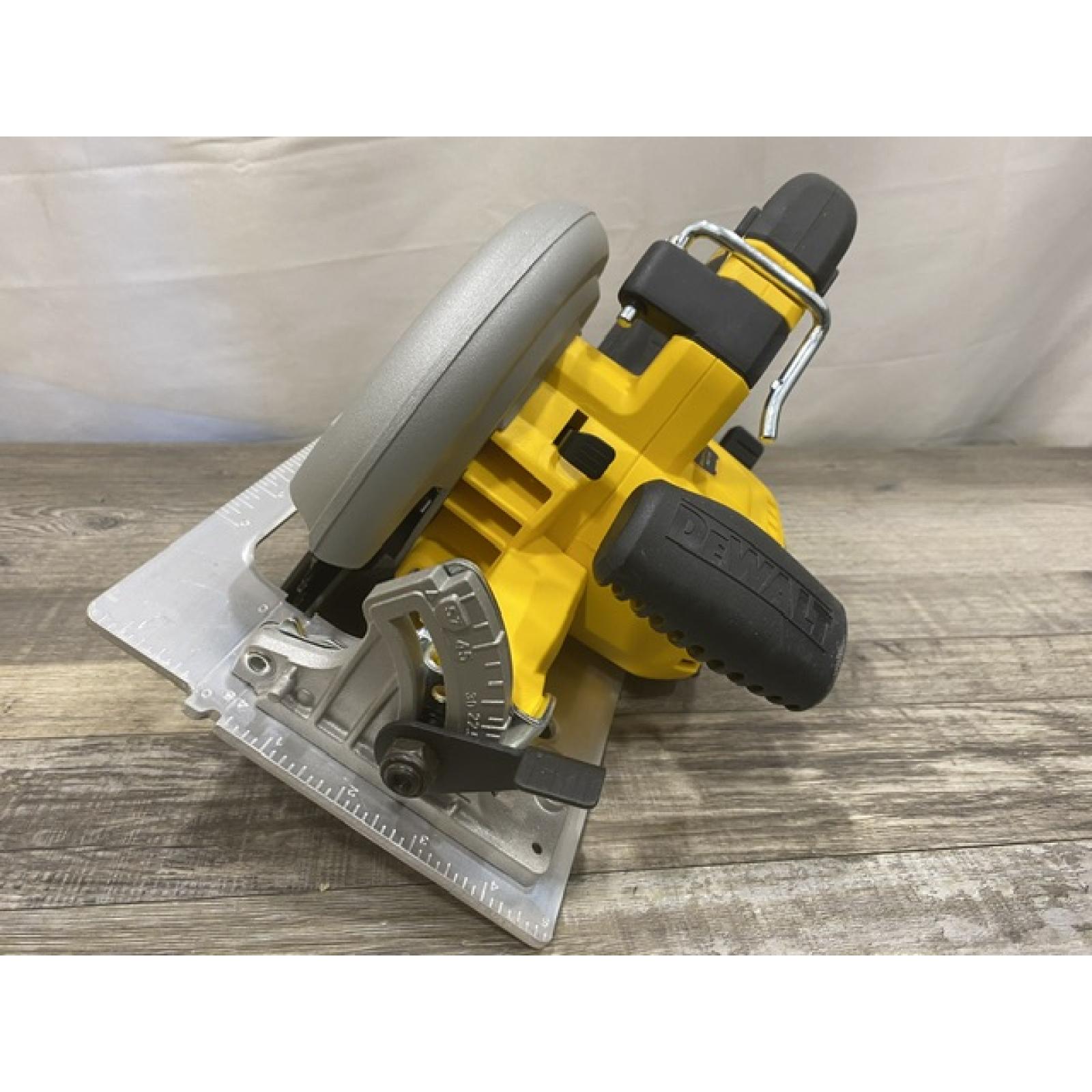 AS-IS DEWALT 20-Volt MAX 7-1/4 in. Cordless Circular Saw (Tool Only)