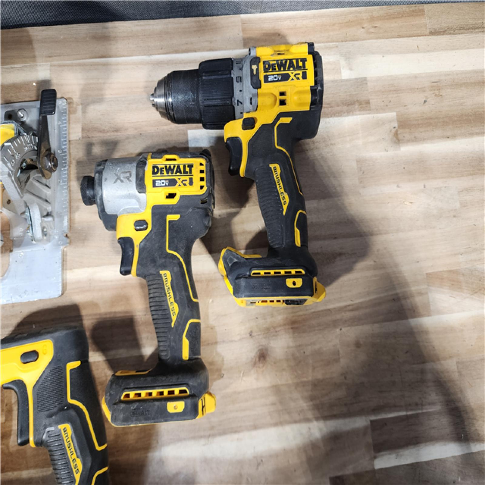 HOUSTON LOCATION - AS-IS DEWALT 5 TOOL COMBO KIT W/ (2) BATTERY & CHARGER