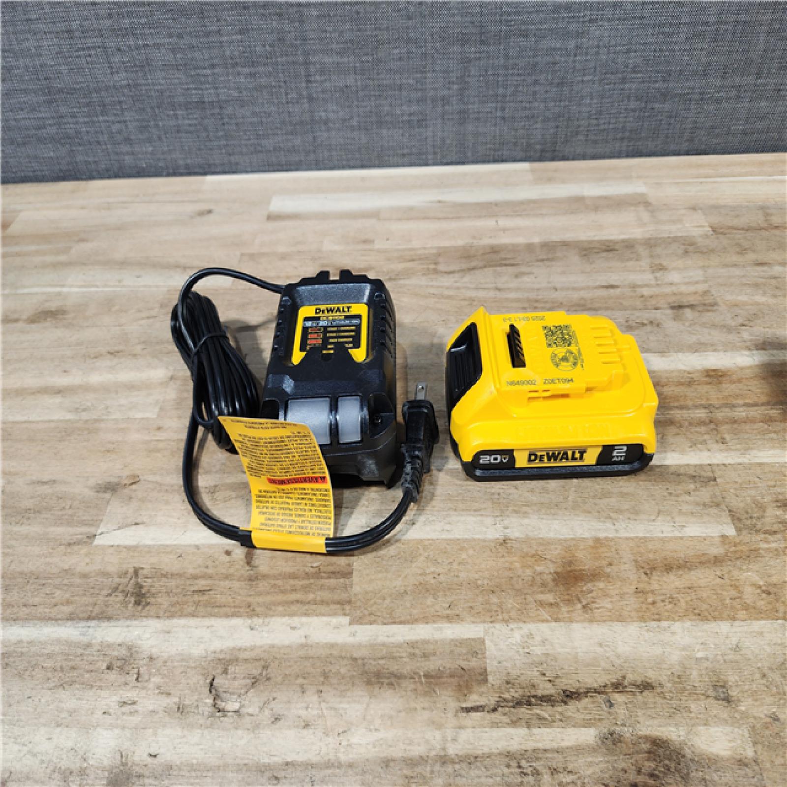 HOUSTON LOCATION - AS-IS DEWALT ATOMIC 20V MAX Lithium Ion Cordless 23 Gauge Pin Nailer Kit