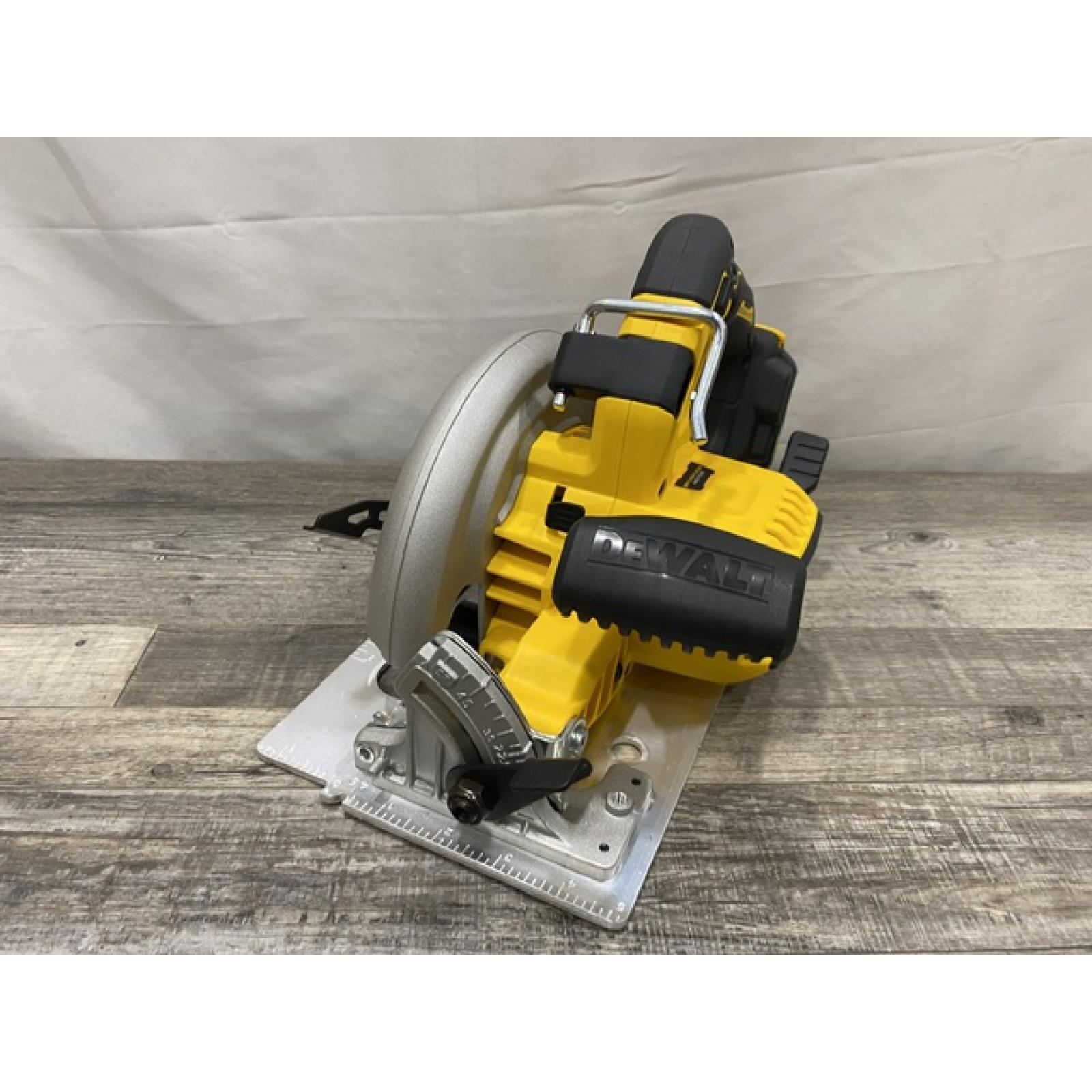 AS-IS DEWALT 20-Volt MAX 7-1/4 in. Cordless Circular Saw (Tool Only)