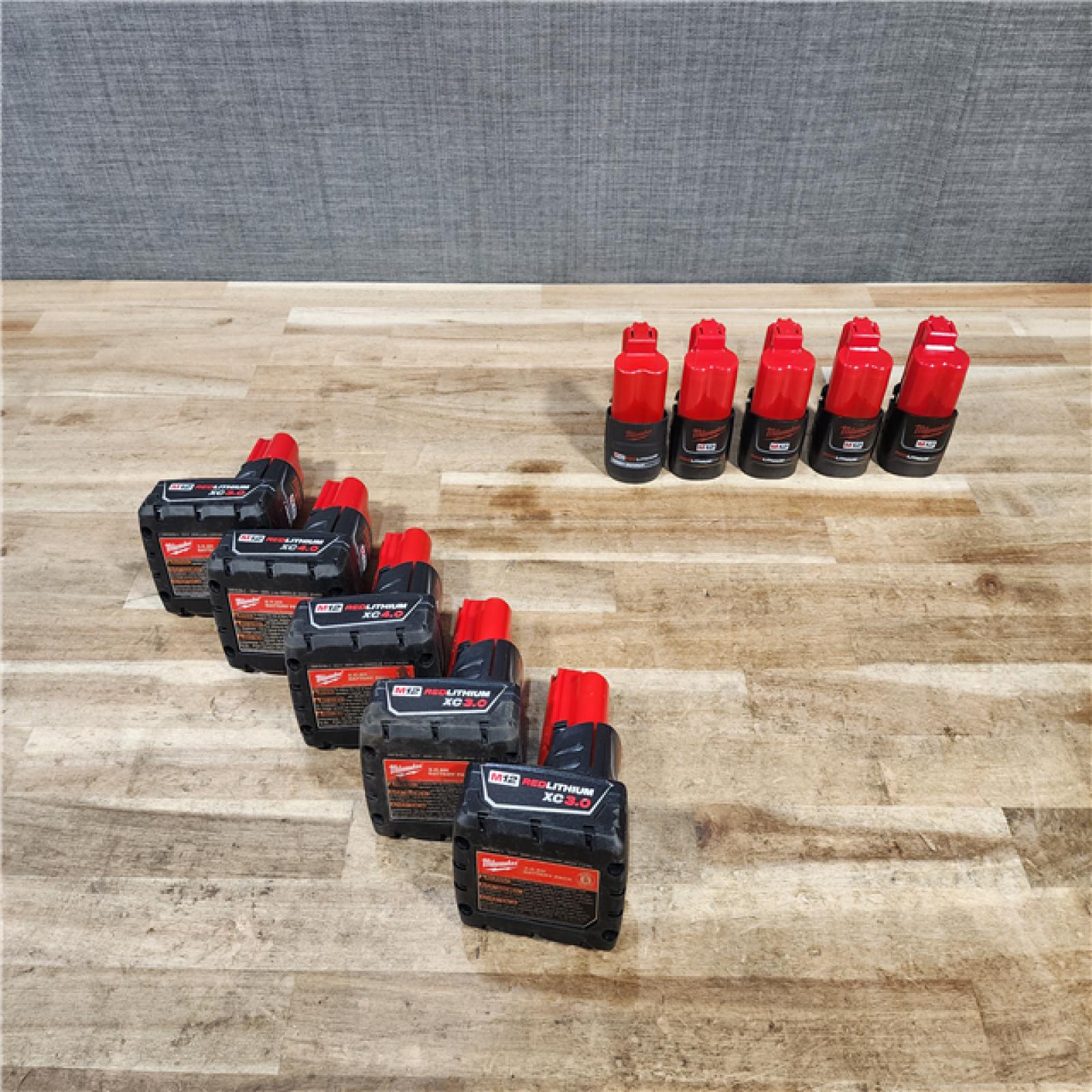 HOUSTON LOCATION - AS-IS MILWAUKEE BATTERY PACK QTY - 10