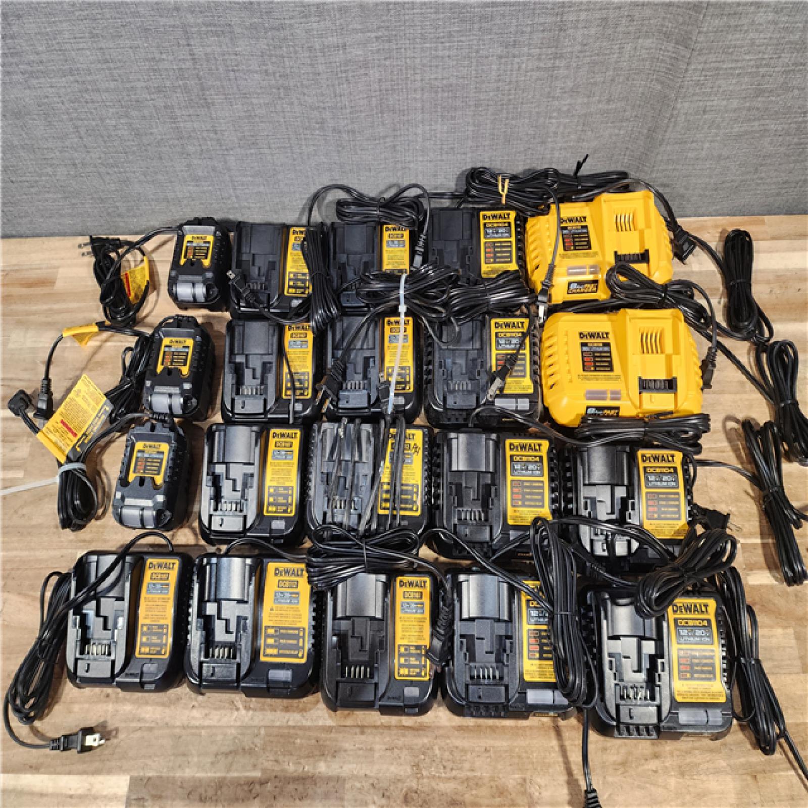 HOUSTON LOCATION - AS-IS DEWALT BATTERY CHARGER PACK QTY - 20