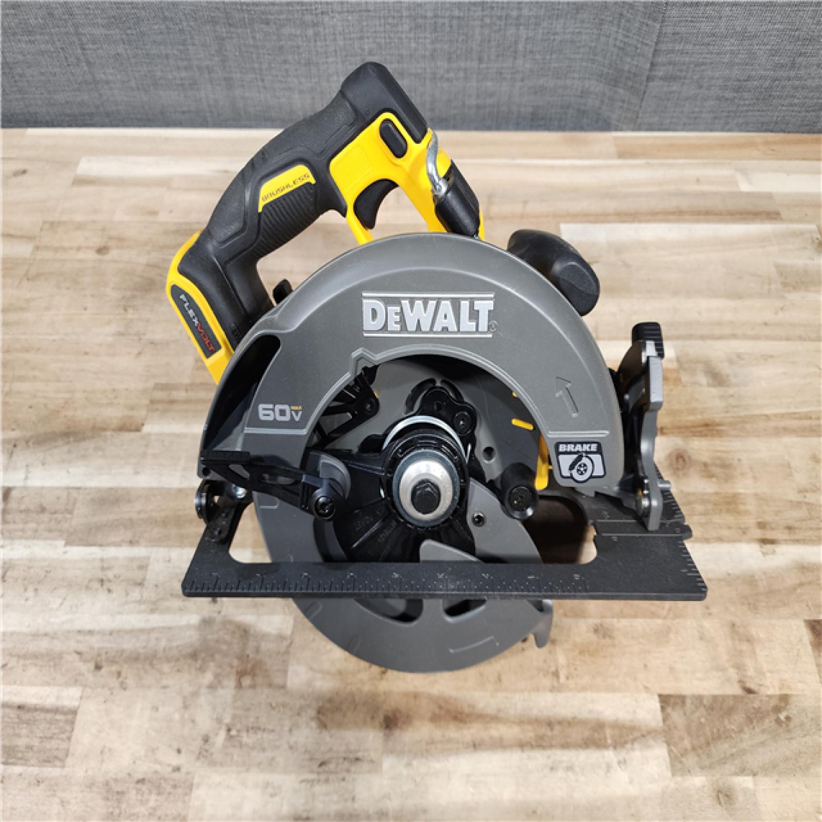 HOUSTON LOCATION - AS-IS DEWALT FLEXVOLT 60V MAX Cordless Brushless 7-1/4 in. Circular Saw with Brake (Tool Only)