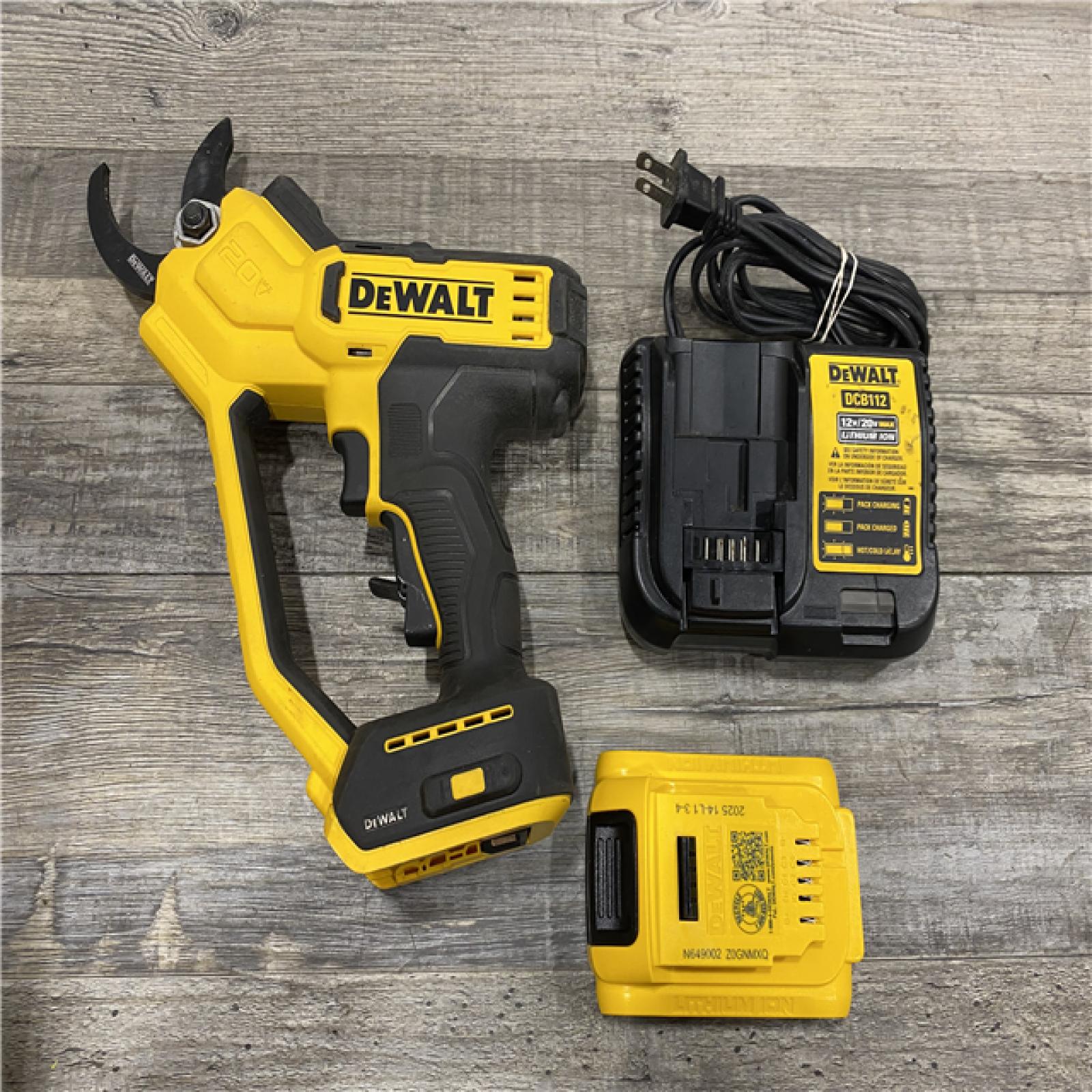 AS-IS DEWALT 20V MAX Cordless Battery Powered Pruner Kit