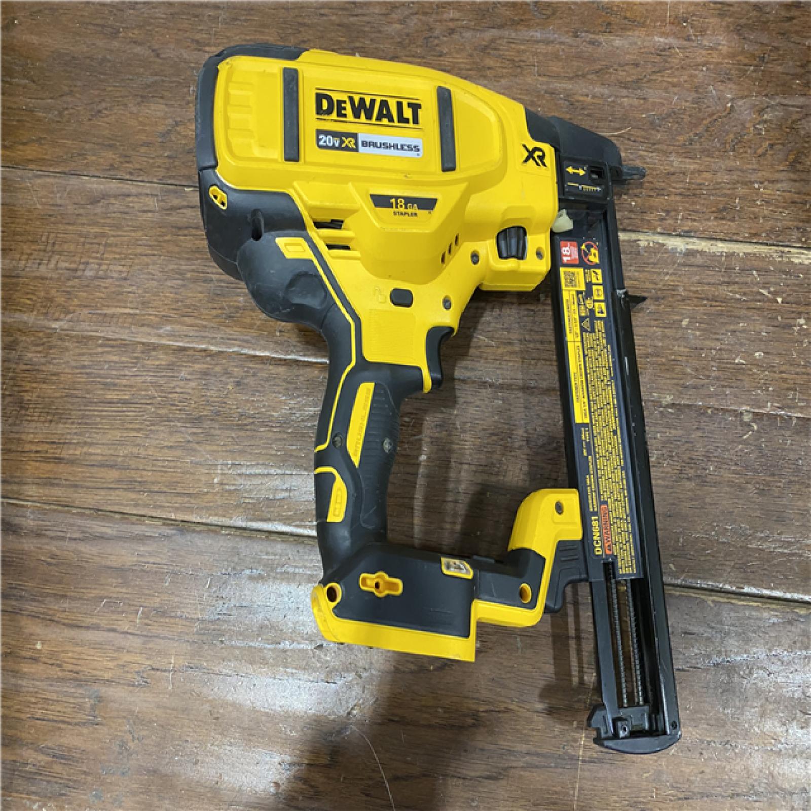 AS-IS DEWALT 20V-MAX XR 18GA BRAD NAILER KIT