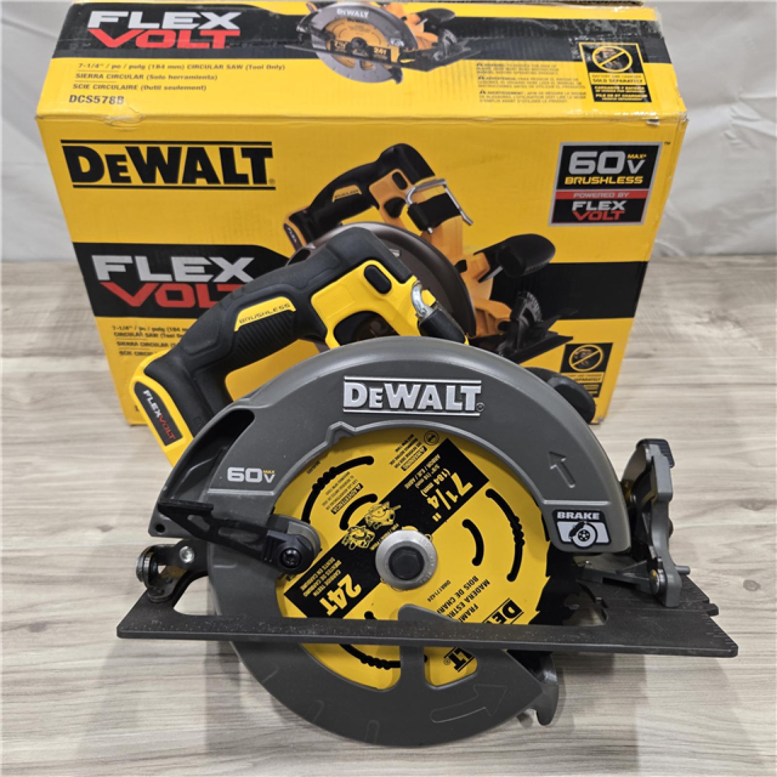 LIKE NEW! - DeWALT Flexvolt Max 7-1/4  60V Brushless Circular Saw DCS578B