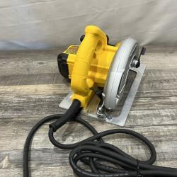 AS-IS DEWALT 15 Amp Corded 7-1/4 in. Lightweight Circular Saw