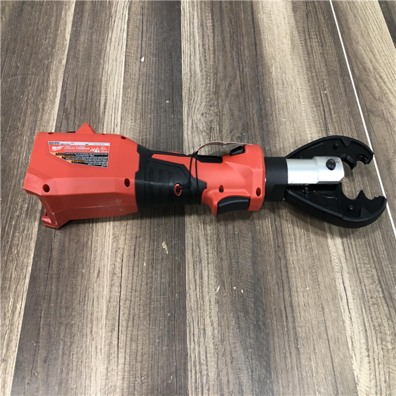 AS-IS Milwaukee 18V Lithium-Ion Cordless FORCE LOGIC 6 Ton Linear Utility Crimper with BG-D3 Jaw